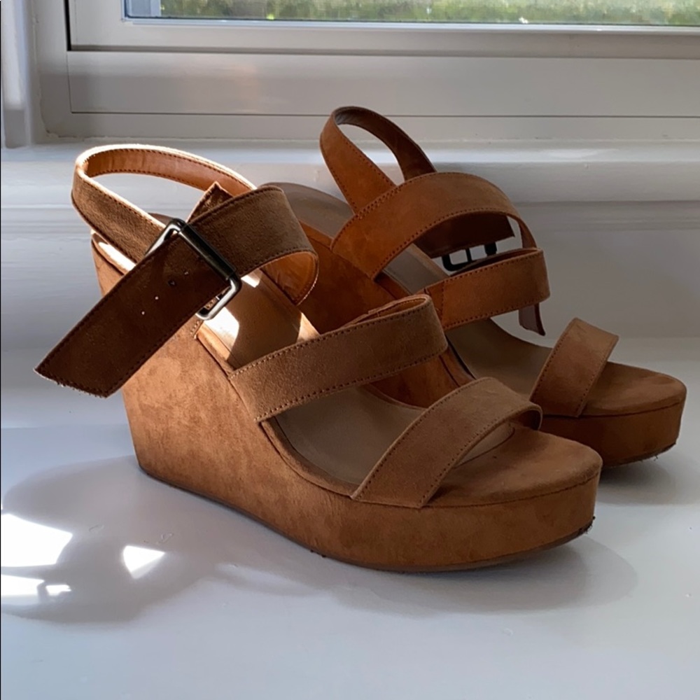 Camel Strappy Wedge Heels - size 10 - 3 strap - Perfect for summer!